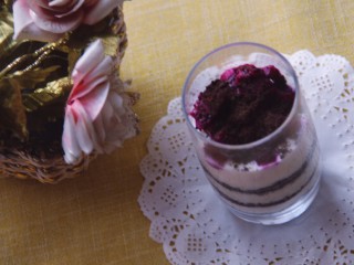 22、奥利奥火龙果酸奶奶油杯,如图成品