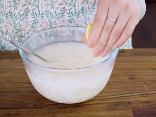 11、醪糟＆酒酿鸡尾酒＆酒酿小圆子,挤入一点柠檬汁，按喜好加东西