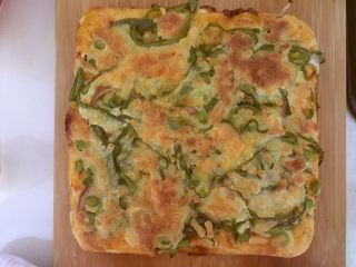 2、剩菜披萨,准备切开啦