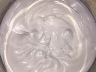 6、紫菜肉松蛋糕卷（烫面戚风）#家有烤箱#,蛋白打发