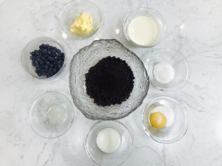 1、蓝莓慕斯,秤取材料