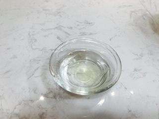 5、蓝莓慕斯,吉利丁用冷水泡软