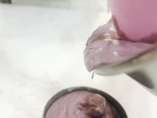 11、蓝莓慕斯,填入模具放入冰箱冷冻