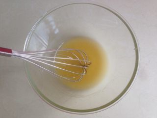 12、广式榴莲绿豆月,搅拌一两分钟，乳化好