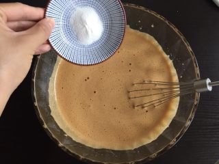 8、红枣糕,加入苏打粉