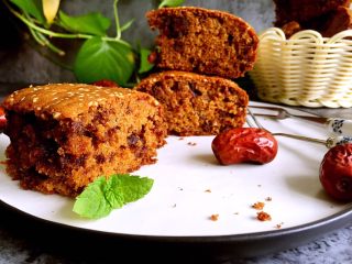 15、红枣糕,不烫手就可脱模，切开即可