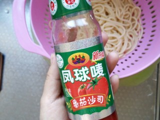 3、简易芝士焗意面,手里没有番茄 只有一瓶番茄沙司 所以我用了番茄沙司味道很赞