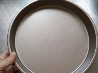 14、简易芝士焗意面,取一个不粘披萨盘