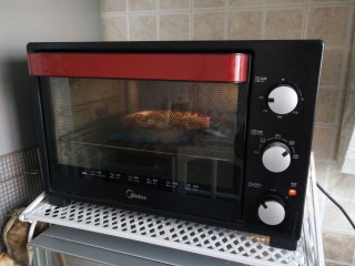 17、简易芝士焗意面,烤箱上下火220度中层烤到奶酪融化即可