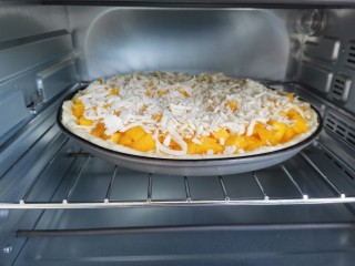 13、芒果披萨,放入烤箱