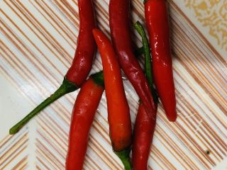 5、万能重香番茄辣酱,红辣椒。