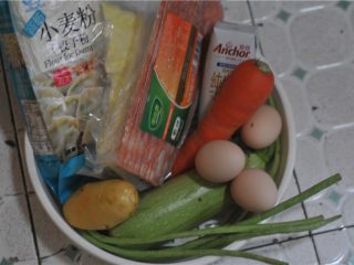 1、蔬菜隐形蛋糕,食材来个大集合，所有的食材清洗、处理好