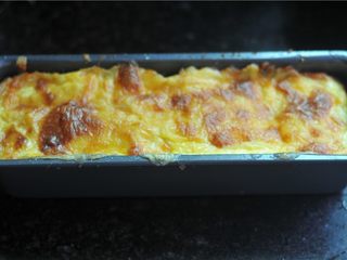 5、蔬菜隐形蛋糕,出炉，稍微冷却