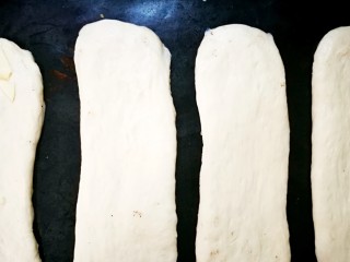 8、佛卡夏面包,其它面团依次做好，等待二次发酵。