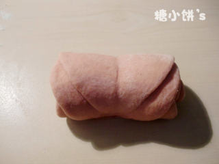 4、玫瑰馒头,卷起，中间压一道印子