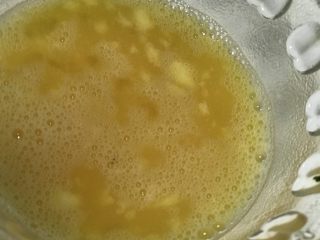 2、六一儿童套餐,碗里打入一个鸡蛋