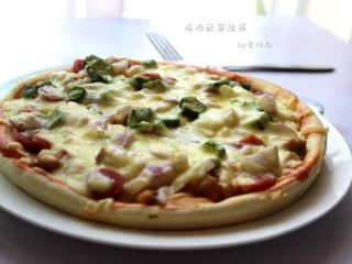 13、鸡肉秋葵披萨,最后再撒上奶酪200度8分钟即可。