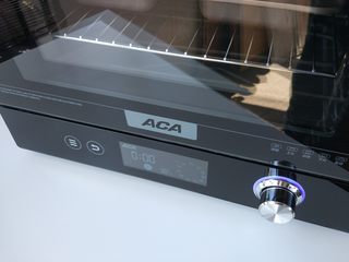 9、小热狗造型面包,放入ACA烤箱中，旋转选择发酵程序，温度设定为30度，时间110分钟，选择确认后，会自动预热，到达预热温度后，会语音提示放入食材，启动发酵程