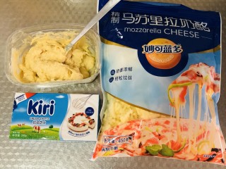 2、芝士榴莲披萨,没有榴莲泥就用榴莲肉捣碎