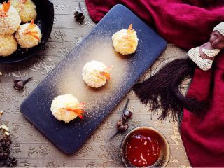 11、凤尾虾球一一烤箱版,配上辣椒酱，炒鸡美味哦！趁热吃！