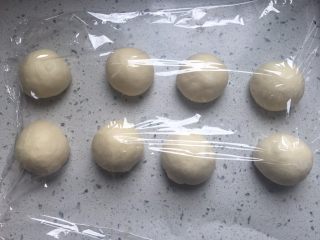 7、迷你热狗,滚圆松弛20分钟