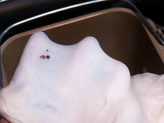 3、货真料足媲美必胜客的【海陆至尊披萨】,可以撑出厚膜阶段就可以了