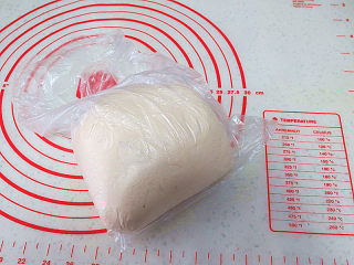 15、货真料足媲美必胜客的【海陆至尊披萨】,第二天需要吃时从冰箱取出发酵好的面团