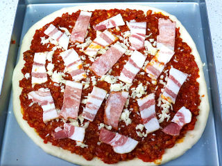 22、货真料足媲美必胜客的【海陆至尊披萨】,放一层培根片