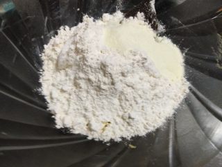 3、花环糖霜饼干,筛入低粉