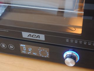 7、花环糖霜饼干,aca语音烤箱170度预热，饼干放入 中层烤制18分钟即可取出放凉