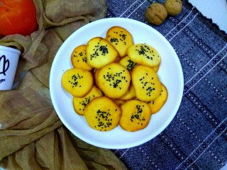 13、鸡蛋芝麻饼干,成品，一咬嘎嘣脆