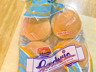 2、迷你小热狗,小面包一包。