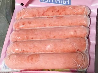 3、迷你小热狗,平时我会储存一些香肠在家里，方便使用。