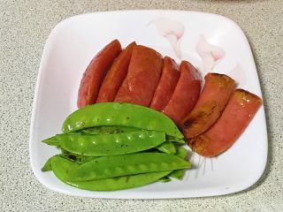 13、迷你小热狗,盛出备用。