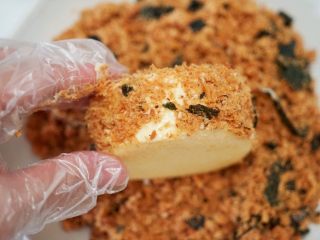 24、肉松小贝,侧面也滚满肉松