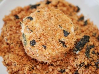 26、肉松小贝,最后整个蛋糕体都充分裹满肉松了，小贝就完成咯~