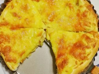 13、榴莲披萨,上火180摄氏度，下火200度，烤20-25分钟。披萨就做好了，乘热吃才拉丝哦！