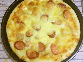 10、火腿披萨-一个专属于火腿的part????,当当当，成品出炉啦，色泽还不错吧????