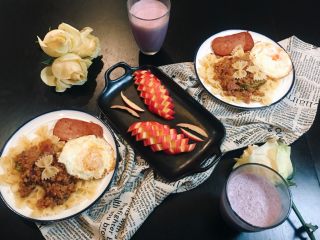 16、坚持做早餐的200天,肉酱蝴蝶????面～紫薯浆～苹果