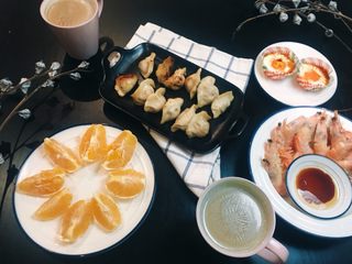 21、坚持做早餐的200天,白灼虾～奶茶～煎饺～烤鸡蛋