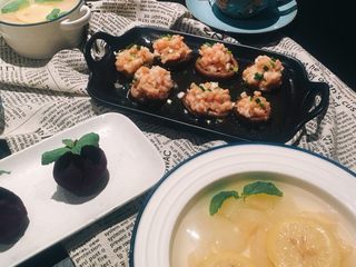 40、坚持做早餐的200天,虾仁蒸香菇～紫薯～冰糖雪梨柠檬