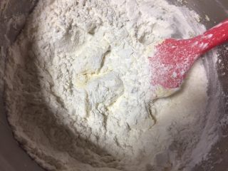 6、玛格丽特饼干,低粉和玉米淀粉混合，过筛两次。