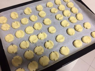 10、玛格丽特饼干,随意按压，不刻意追求形状。