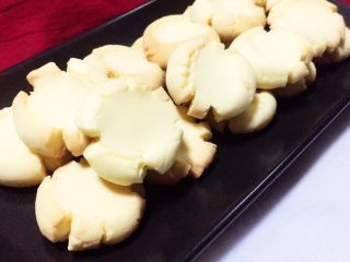 13、玛格丽特饼干,放凉以后就可以吃了。