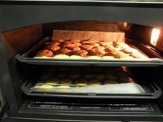 9、玻璃曲奇,烤箱预热后送入烤箱烘烤(180° 2分钟）