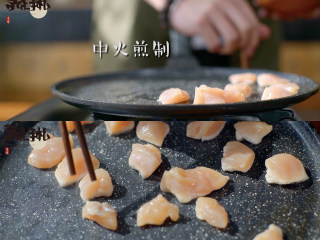 1、三色意面沙拉,中火煎熟