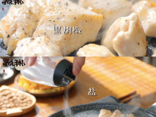 2、三色意面沙拉,撒上黑胡椒和盐