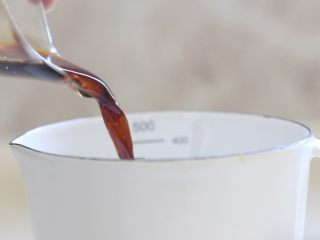 6、百香果冰草沙拉,调入醋。