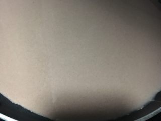 9、奥利奥可可毛巾卷,舀两勺糊在平底锅里，铺满整个锅底