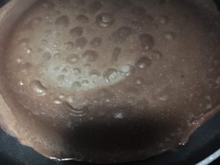 10、奥利奥可可毛巾卷,小火煎，出现大气泡